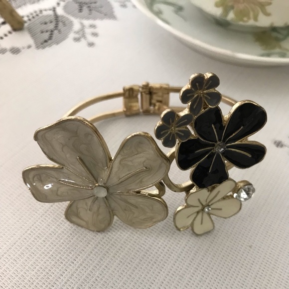 Statement Bracelet - Picture 2 of 6